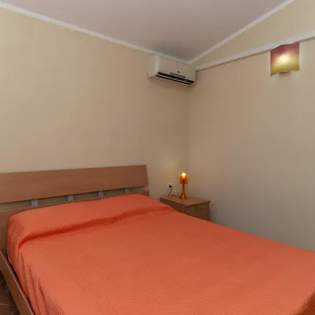 Residence Vaccileddi Apartman *
